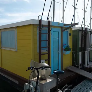 https://boat-house-leandro.in-sardinia.net