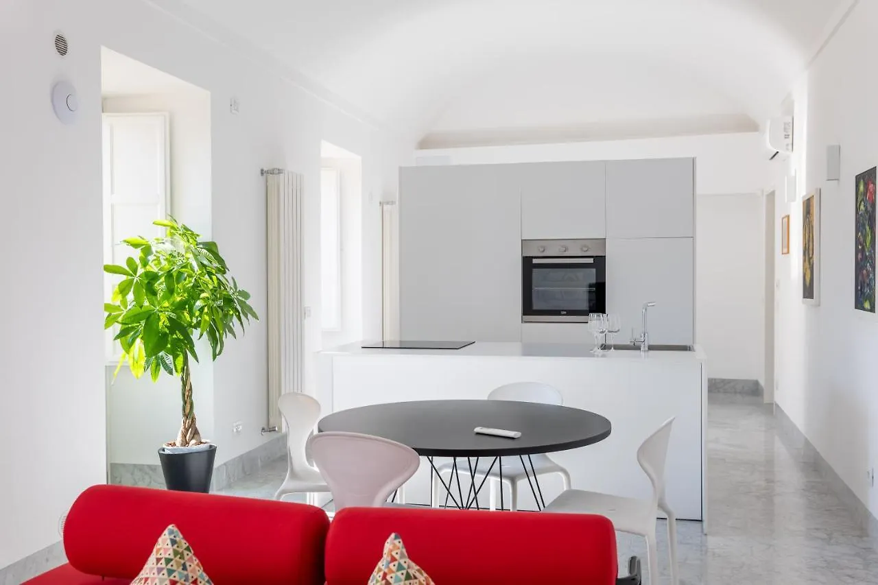 Suite Bellini 5 Apartment パレルモ 0*,  イタリア